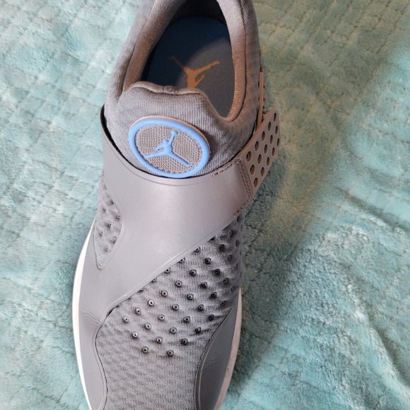 JORDAN BRAND MENS SNEAKERS IN NORTH CAROLINA TARHEELS COLORS - Picture 3 of 7